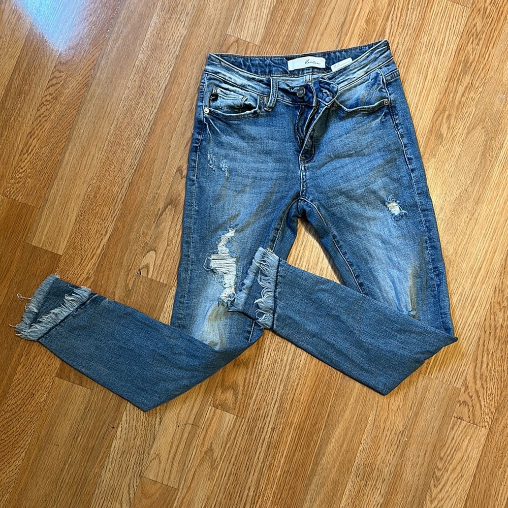 Kancan distressed jeans. Gently worn. Great stretch!